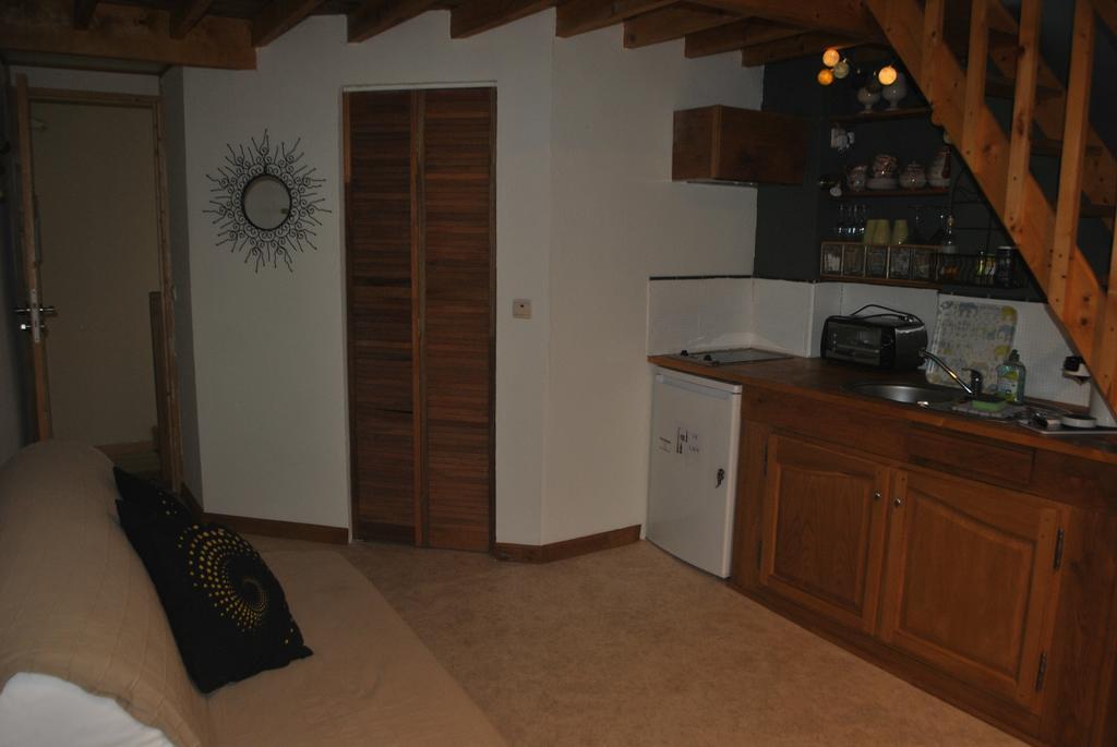 Celinie'S Guest House Gerin Exterior foto